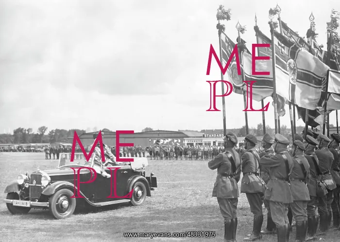: Generalfeldmarschall von Mackensen at a Stahlhelm roll call : Generalfeldmarschall von Mackensen at a Stahlhelm roll call