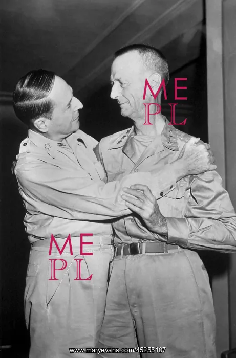 : Generals Douglas MacArthur and Jonathan Wainwright : Generals Douglas MacArthur and Jonathan Wainwright