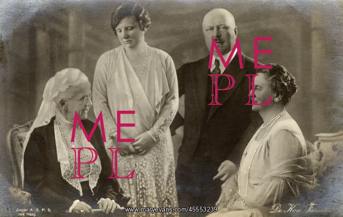 : Three generations of the Dutch Royal Family : Three generations of the Dutch Royal Family