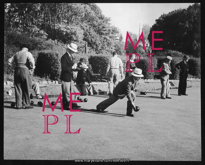 : GENTLEMEN BOWLING 1950S : GENTLEMEN BOWLING 1950S