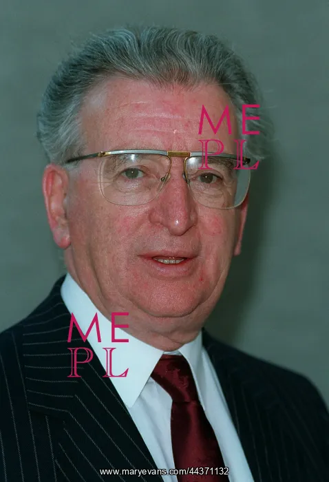  : Geoffrey Lofthouse MP