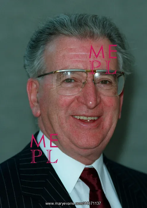  : Geoffrey Lofthouse MP