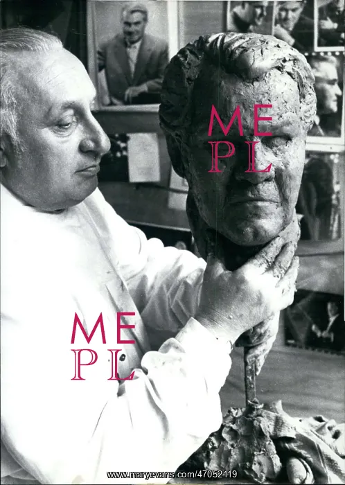 : Georg Bauer, sculptor, with bust of Joseph Keilberth, actor : Georg Bauer, sculptor, with bust of Joseph Keilberth, actor