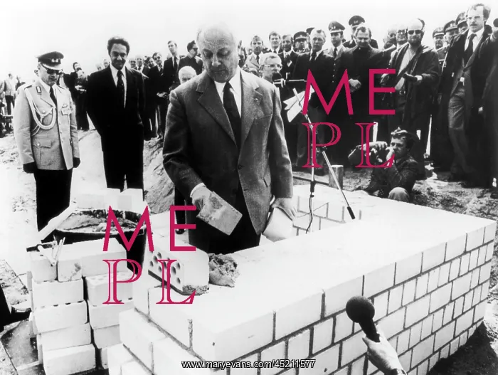 : Georg Leber laying foundation stone : Georg Leber laying foundation stone