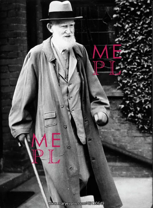 : George Bernard Shaw, playwright, at Ayot St Lawrence : George Bernard Shaw, playwright, at Ayot St Lawrence
