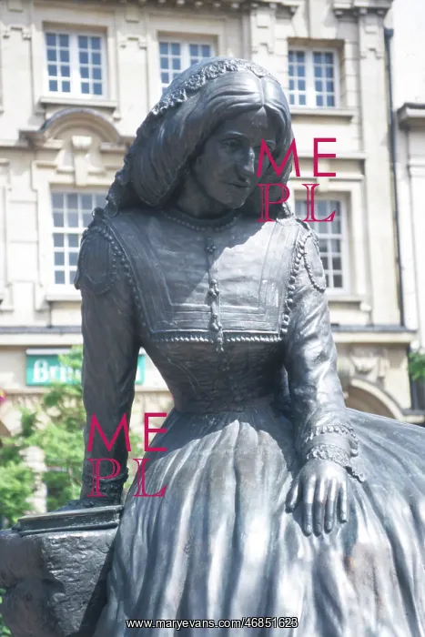 : GEORGE ELIOT STATUE : GEORGE ELIOT STATUE