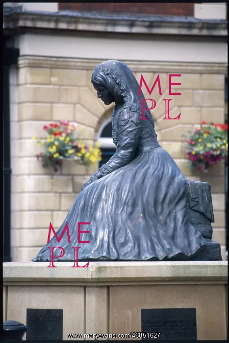 : GEORGE ELIOT STATUE : GEORGE ELIOT STATUE