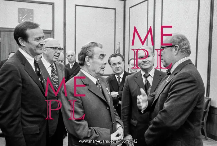 : George Pratt Shultz visits USSR : George Pratt Shultz visits USSR