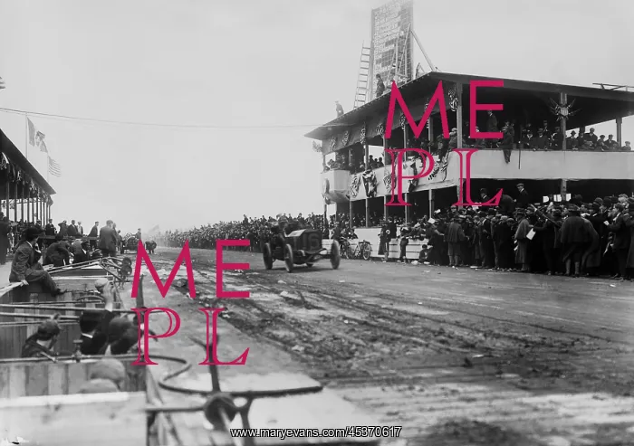 : George Robertsons car on the race track during : George Robertsons car on the race track during