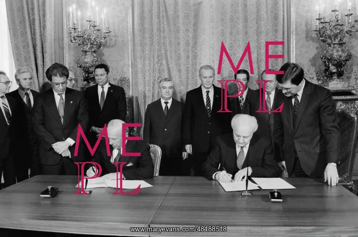 : George Shultz visits USSR : George Shultz visits USSR