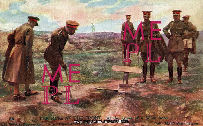 : George V at the front, visiting war grave, WW1 : George V at the front, visiting war grave, WW1