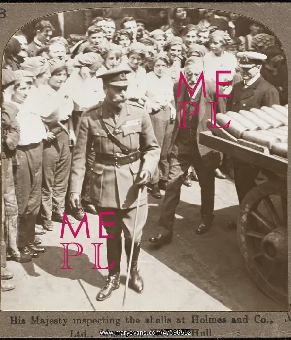 : GEORGE V INSPECTS SHELLS : GEORGE V INSPECTS SHELLS