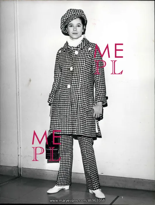  : Geraldine Chaplin en route to New York
