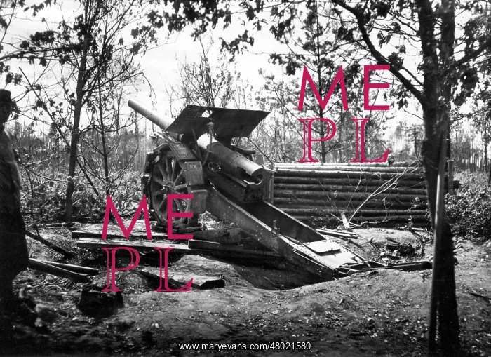 : German 13cm field gun at Houthulst, Western Front, WW1 : German 13cm field gun at Houthulst, Western Front, WW1