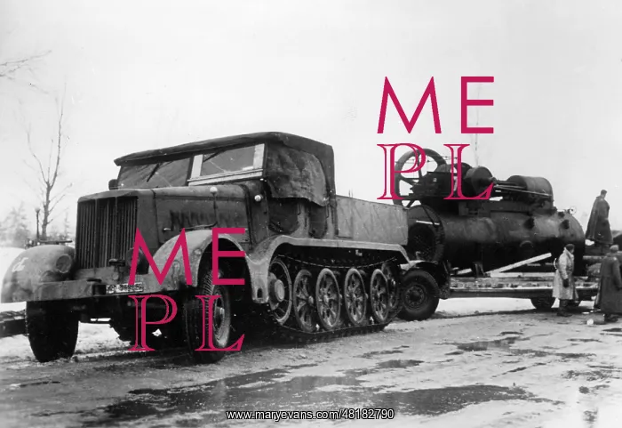 : German 18 ton prime mover Sdkfz.9 on the Eastern front, 1943 : German 18 ton prime mover Sdkfz.9 on the Eastern front, 1943