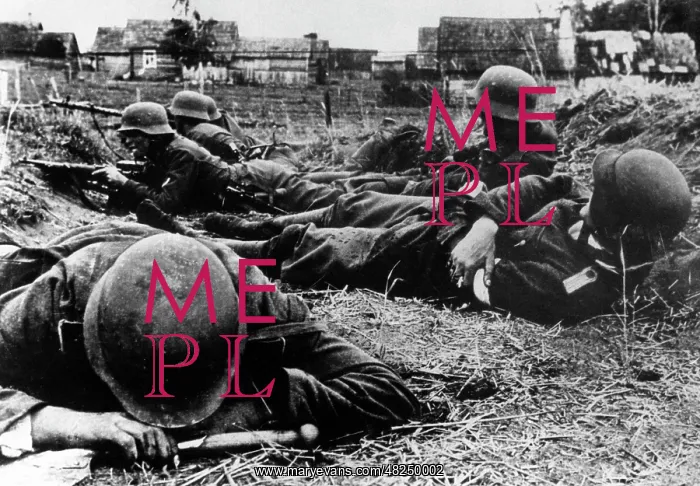 : German advance detachment under fire on the Eastern Front : German advance detachment under fire on the Eastern Front