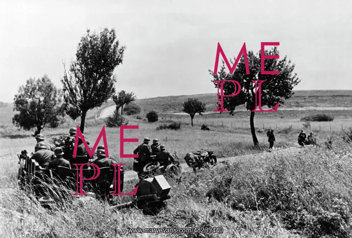: German advance party at Verdun, 1940 : German advance party at Verdun, 1940