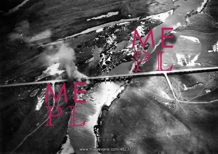 : German air attack against a bridge on the Dnieper, 1941 : German air attack against a bridge on the Dnieper, 1941