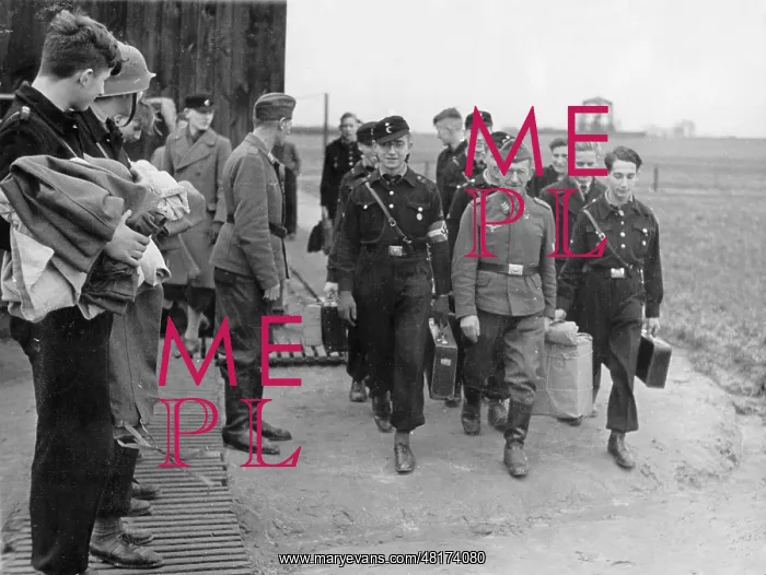 : German air force assistants in training, 1943 : German air force assistants in training, 1943