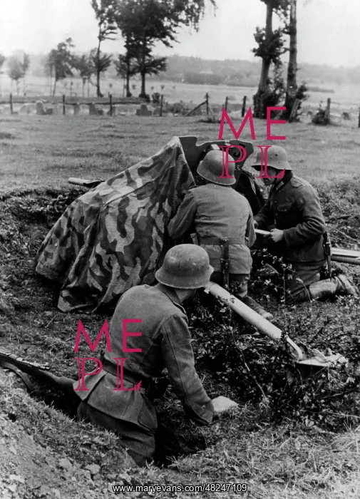 : German anti-tank gun position on the Eastern Front, 1944 : German anti-tank gun position on the Eastern Front, 1944