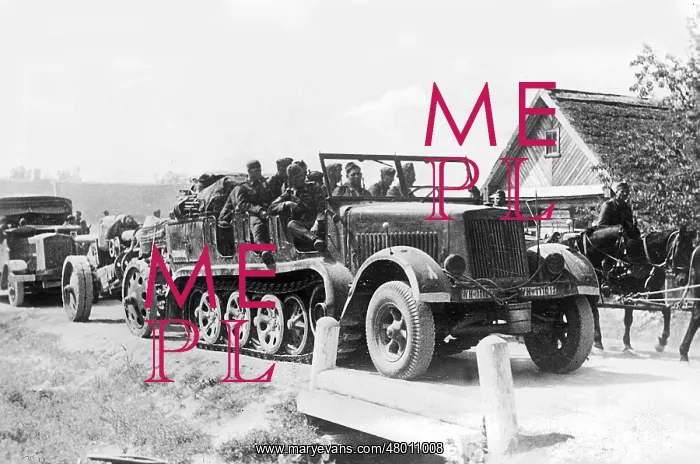 : German artillery on a street in Russia : German artillery on a street in Russia