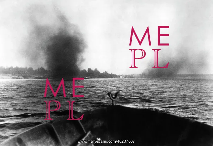 : German assault boat on the Dnieper, 1941 : German assault boat on the Dnieper, 1941