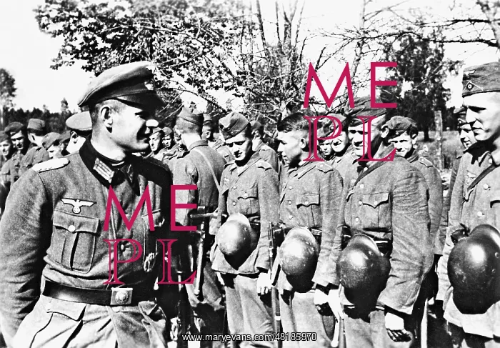 : German battalion commander with new recruits, 1942 : German battalion commander with new recruits, 1942