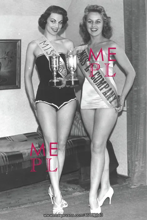 : Two German Beauty Queens : Two German Beauty Queens