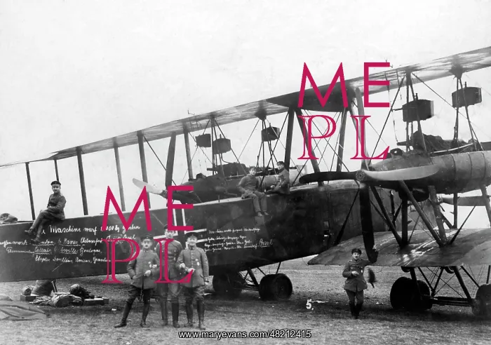 : German bomber in Kassel, 1918 : German bomber in Kassel, 1918