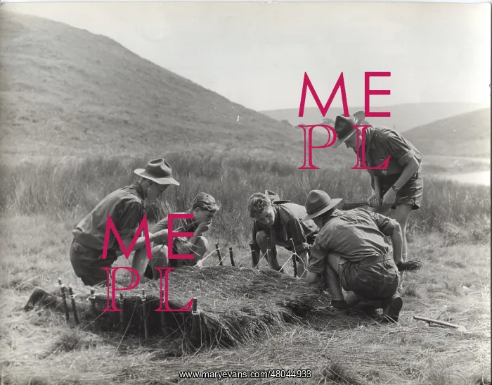  : German boy scouts with camp loom