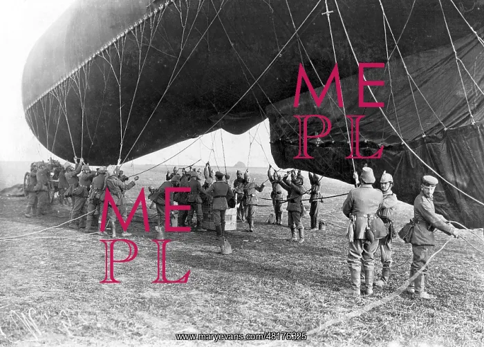 : German captive balloon is made ready for ascension in 1915 : German captive balloon is made ready for ascension in 1915