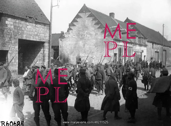 : German captives in Flanders : German captives in Flanders