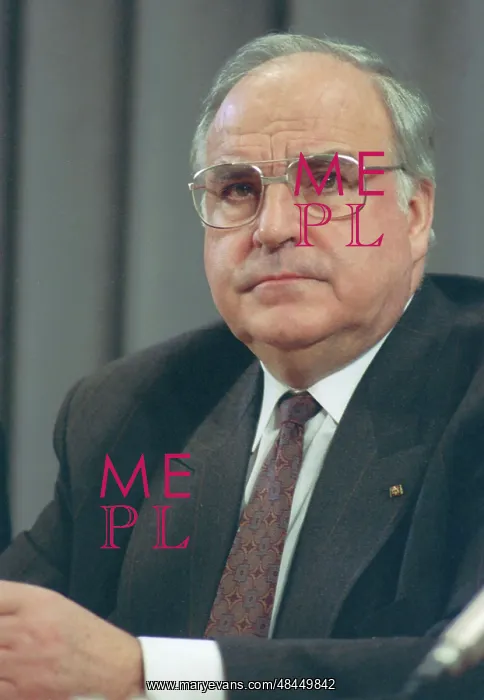 : German Chancellor Helmut Kohl at press conference, 1990 : German Chancellor Helmut Kohl at press conference, 1990