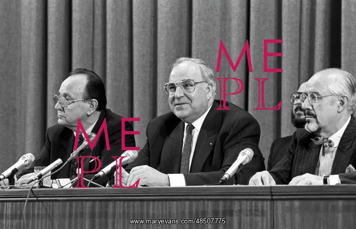 : German Chancellor Helmut Kohl at press conference, 1990 : German Chancellor Helmut Kohl at press conference, 1990