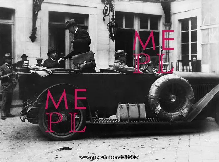 : German courier at the peace conference at Versailles, 1919 : German courier at the peace conference at Versailles, 1919