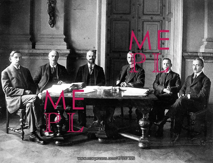 : German delegation at Versailles negotiations : German delegation at Versailles negotiations