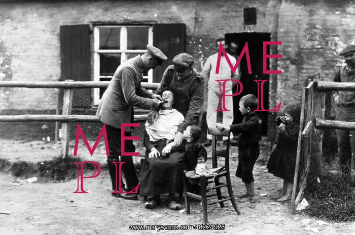 : German dentalists at the western front, 1915 : German dentalists at the western front, 1915