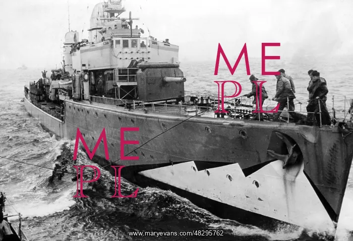 : German destroyer in the English Channel, 1940 : German destroyer in the English Channel, 1940