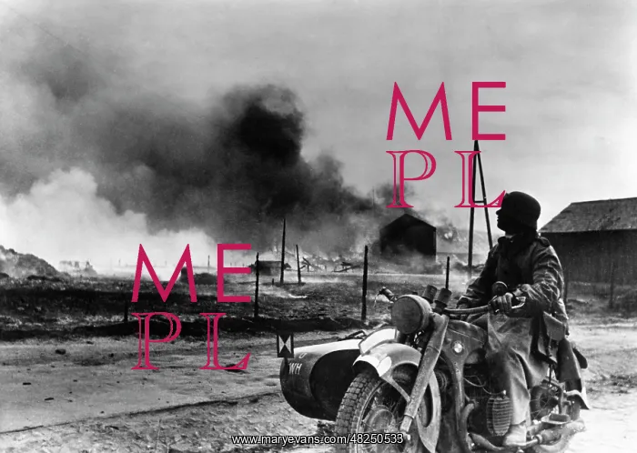: German dispatch rider on the Eastern Front, 1941 : German dispatch rider on the Eastern Front, 1941