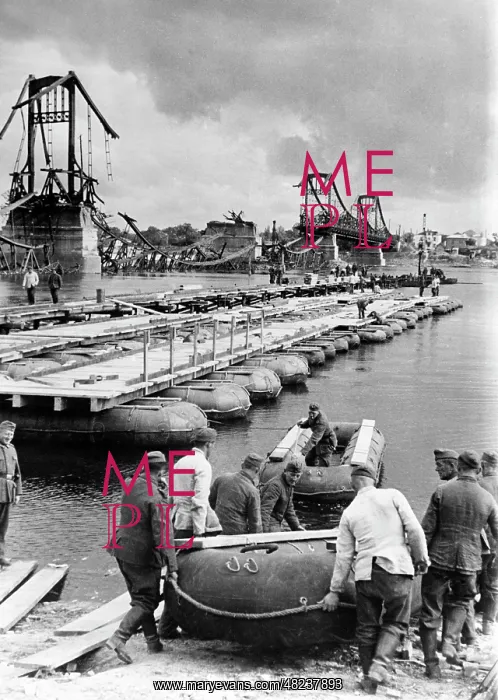 : German engineers built a pontoon bridge across the Dnieper : German engineers built a pontoon bridge across the Dnieper
