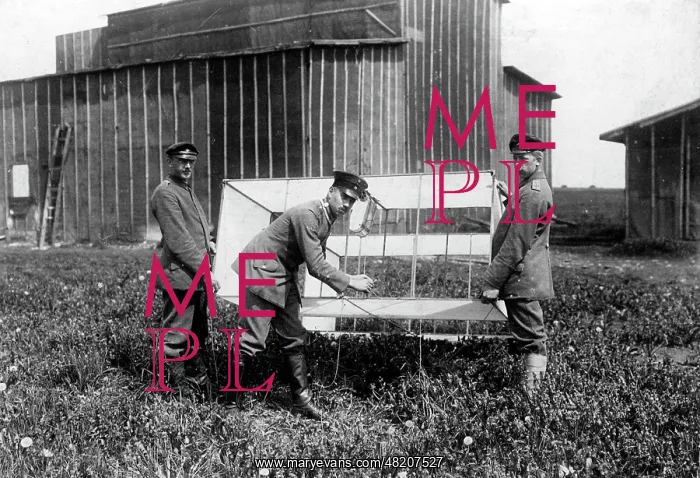 : German field kite station, 1918 : German field kite station, 1918