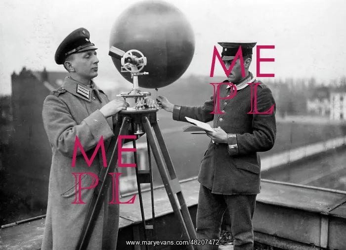 : German field weather station, 1916 : German field weather station, 1916