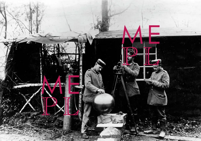 : German field weather station, 1916 : German field weather station, 1916