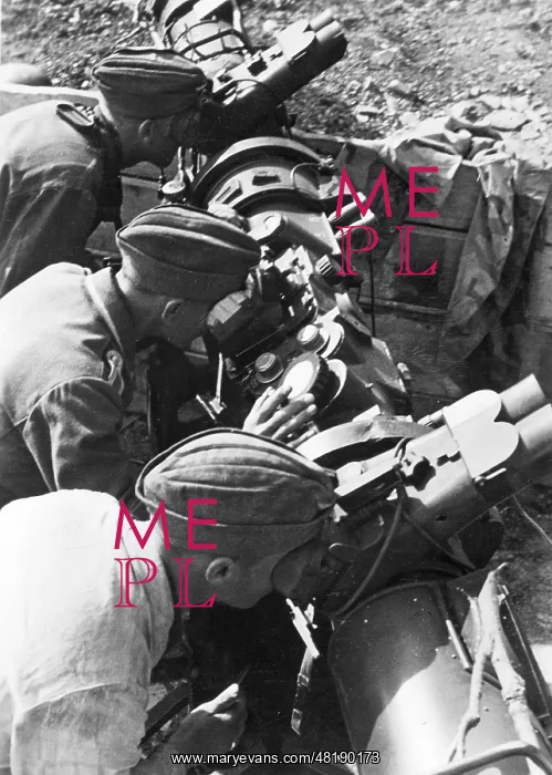 : German Flak soldiers at the Eastern Front, 1943 : German Flak soldiers at the Eastern Front, 1943