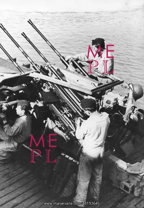: German flak-Vierling aboard a patrol boat, 1944 : German flak-Vierling aboard a patrol boat, 1944