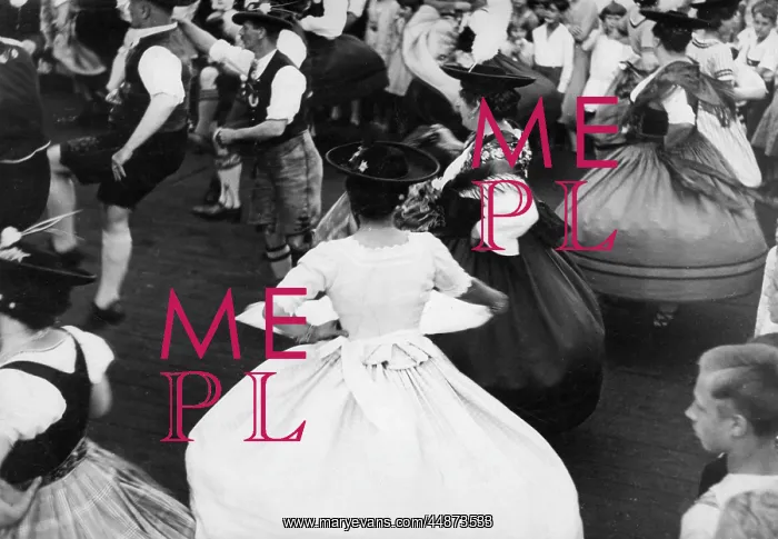  : GERMAN FOLK DANCING