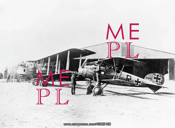 : German Gotha bomber and Albatros Scout, WW1 : German Gotha bomber and Albatros Scout, WW1