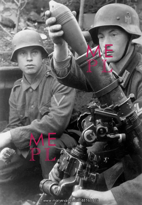 : German grenade launcher on the Eastern Front, 1942 : German grenade launcher on the Eastern Front, 1942