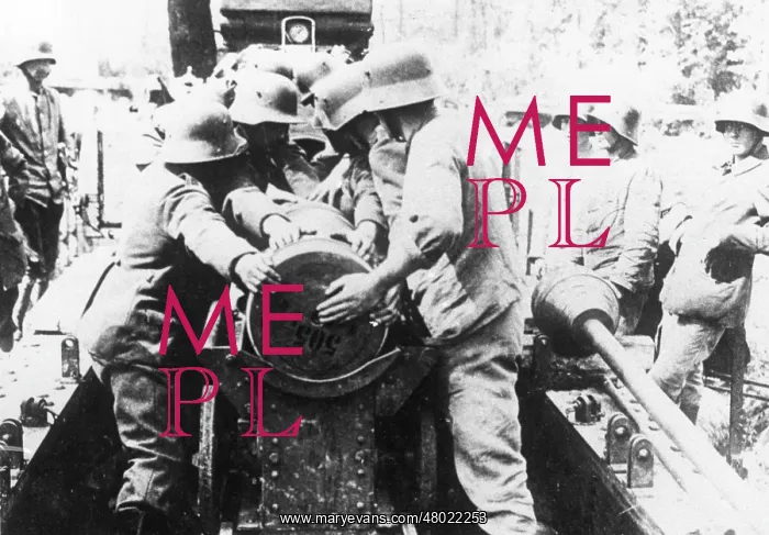 : German gunners in action with 38cm gun, WW1 : German gunners in action with 38cm gun, WW1