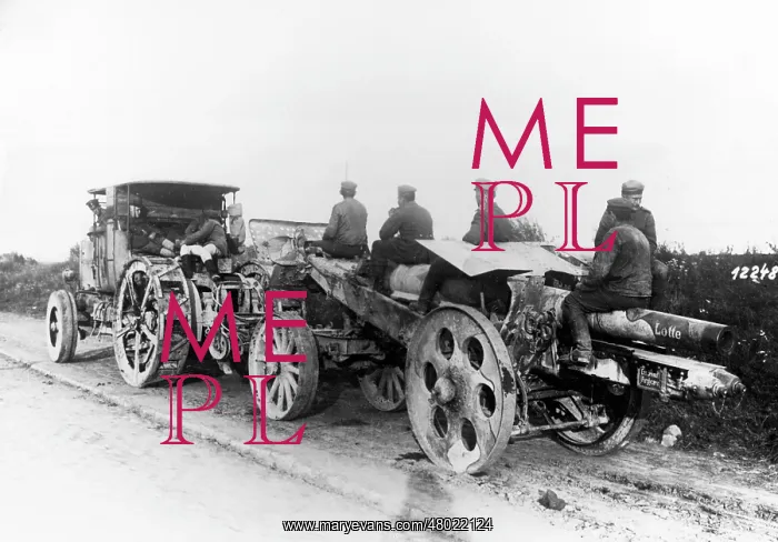 : German howitzer transported by tractor, WW1 : German howitzer transported by tractor, WW1